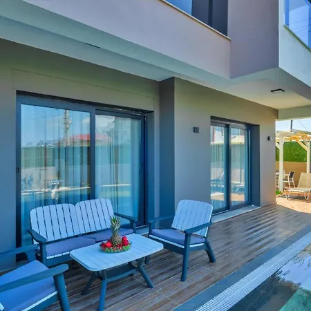 וילה 4 Bedroom *