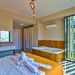 Villa 4 Bedroom *