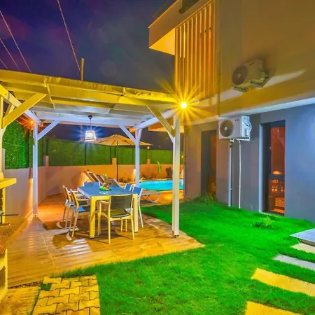 Villa 4 Bedroom - 2159