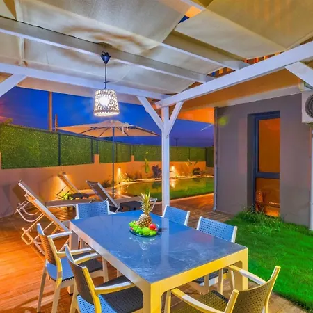 4 Bedroom - 2159 *