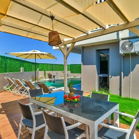 4 Bedroom *